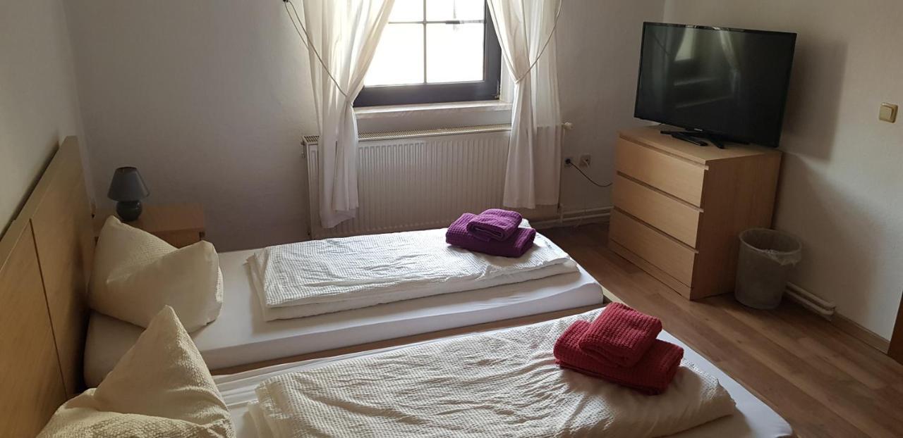 Hotel-Garni "Zum Loewen" บาด ไฟรเอนวาลเดอ ภายนอก รูปภาพ