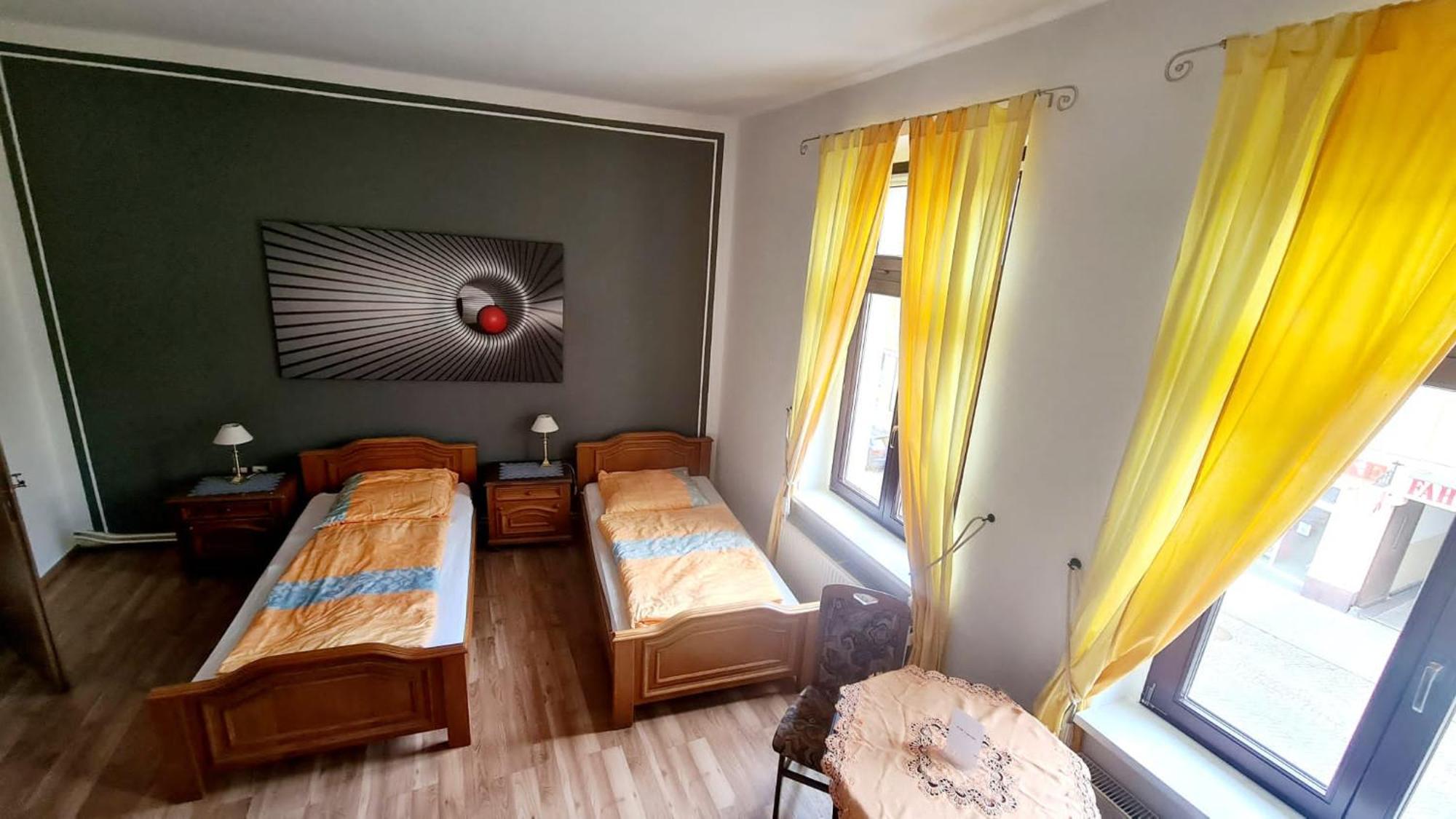 Hotel-Garni "Zum Loewen" บาด ไฟรเอนวาลเดอ ภายนอก รูปภาพ